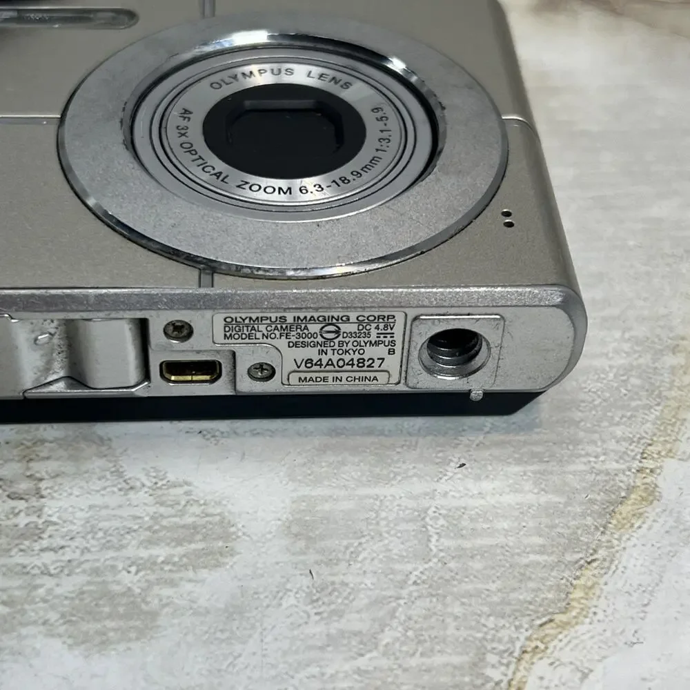 Olympus FE-3000 10.0MP Digital Camera FOR PARTS or REPAIR - UNTESTED